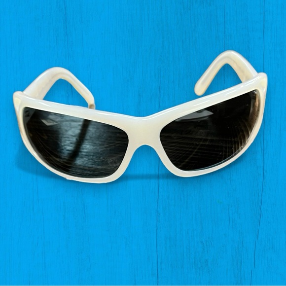 Prada 80’s Style White Sun Glasses Wrap Around w/ Case. SPR 82F - Picture 2 of 12